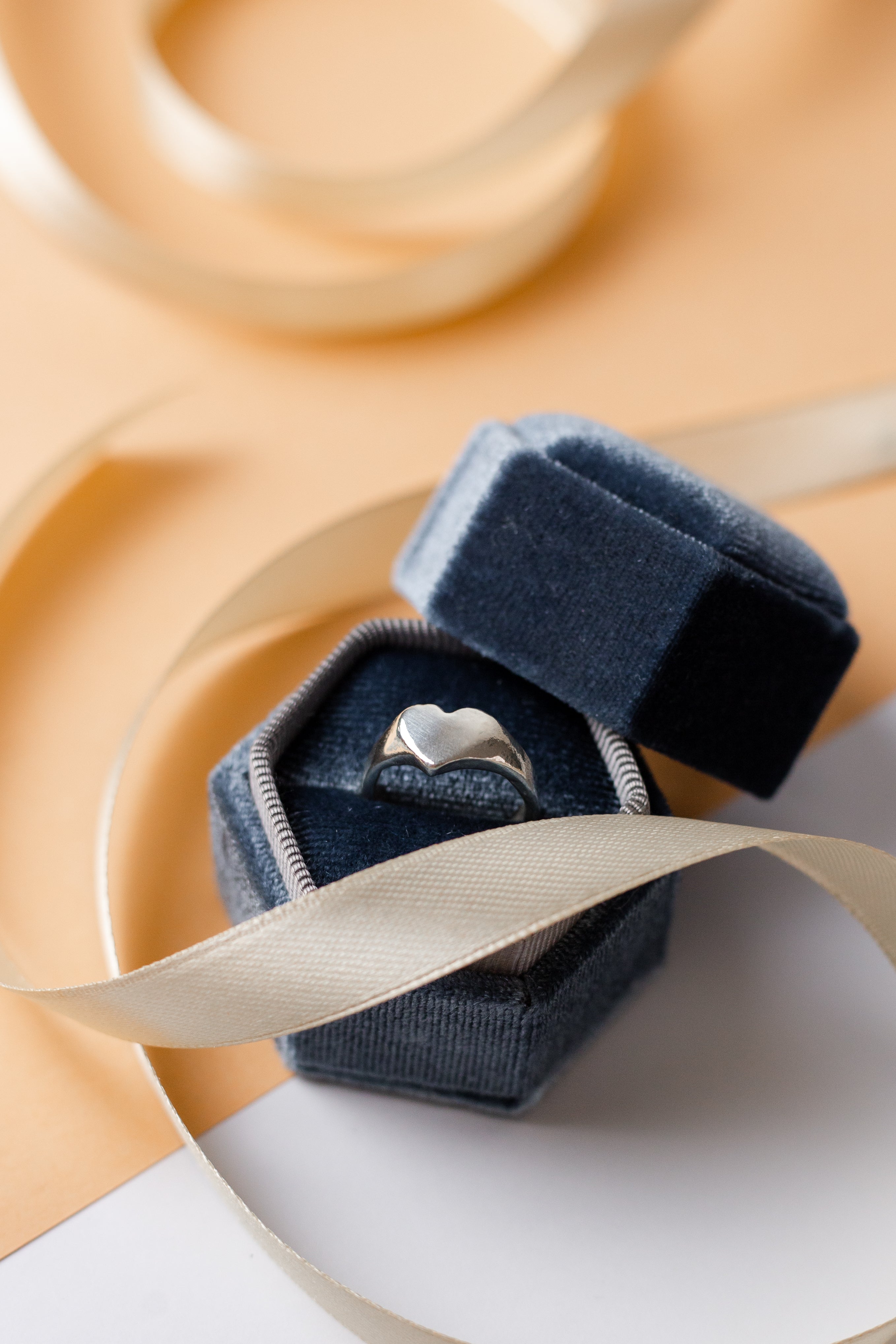 Heart signet