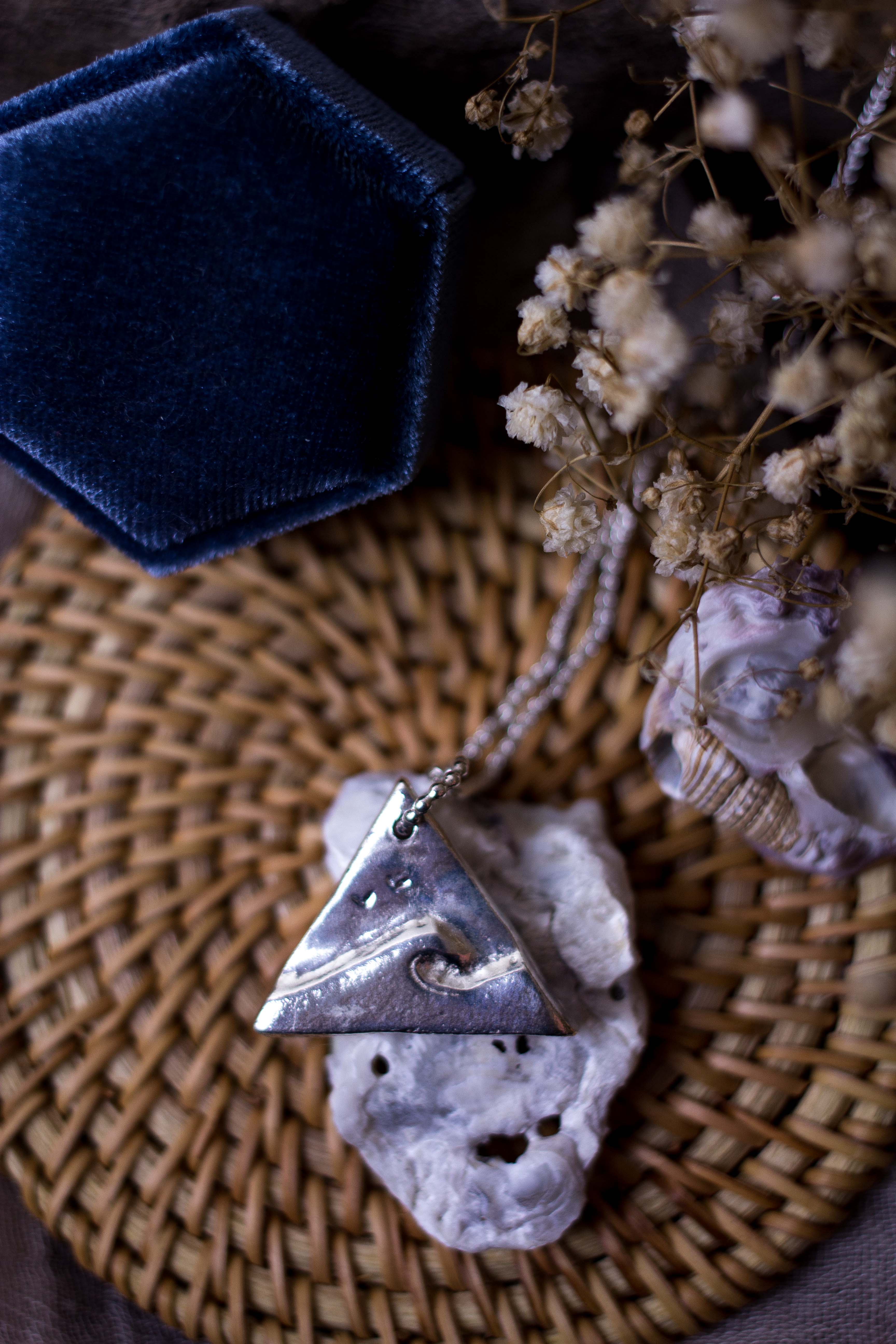 Thalassophile pendant